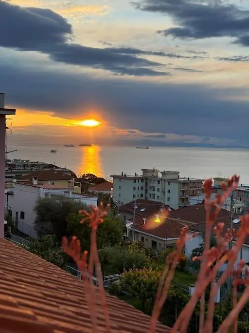 Mansarda Vista Mare A Zinola Lägenhet Savona